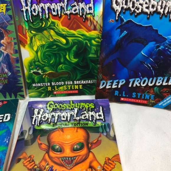 Lot of 10 R.L. Stine Paperback Books Goosebumps, Ghosts of Fear St. Horrorland - Picture 11 of 15